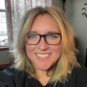 Meet your Posher, Laura